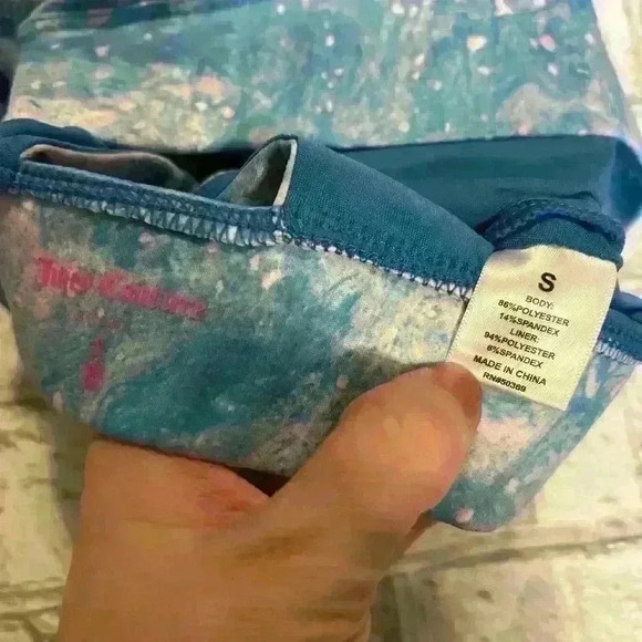 NWT Women’s Juicy Couture Aurora Print Sports Bra Size Small - Picture 4 of 4